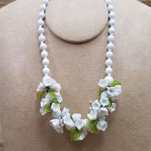 Vintage Plastic White Flower Necklace